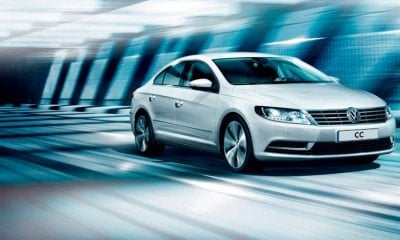 VOLKSWAGEN CC přední pohled na jedoucí vůz