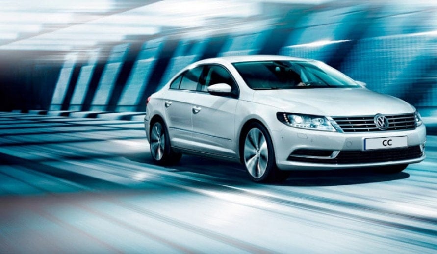 VOLKSWAGEN CC pohled přední na jedoucí vůz