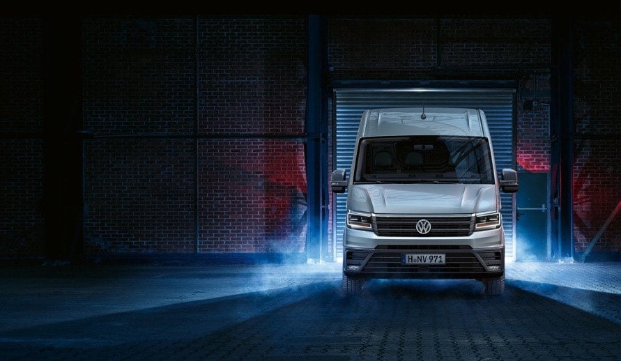 VOLKSWAGEN CRAFTER v industriální hale