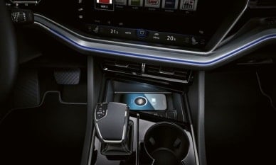 VOLKSWAGEN TOUAREG bezdrátové dobíjení mobilního telefonu