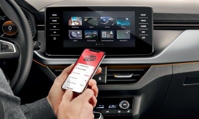 znázornění propojení telefonu a automobilu 