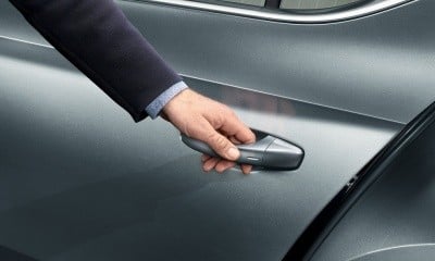 ŠKODA SUPERB Combi ukázka odemykání vozu bez použití klíče