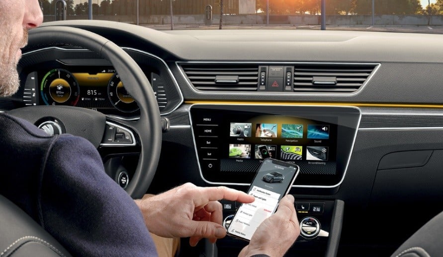 ukázka konektivity ve Škoda Superb iV