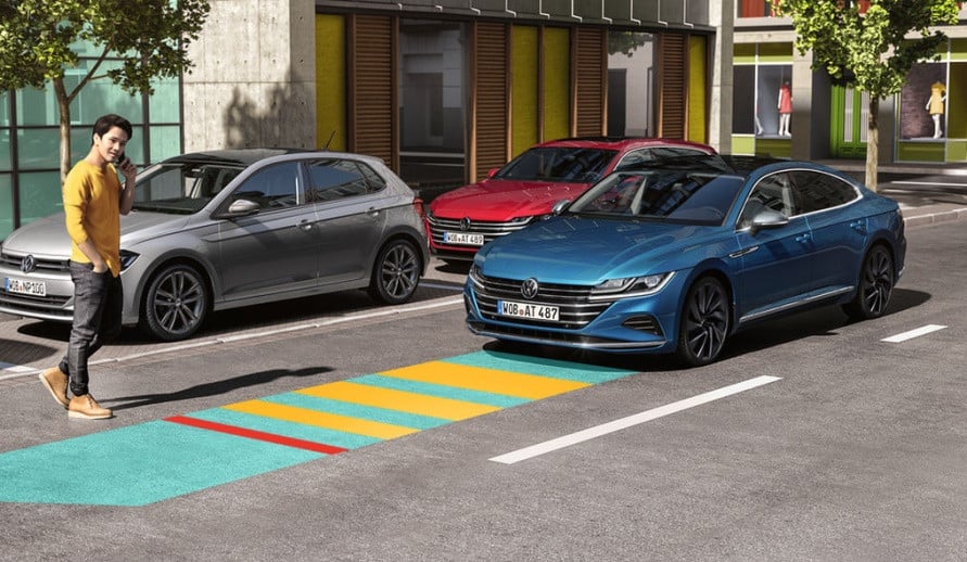 VOLKSWAGEN ARTEON obrázek při použití Front Assist