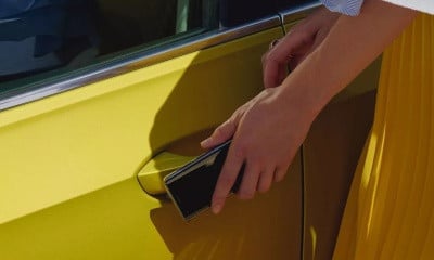 VOLKSWAGEN VARIANT ukázka odemykání vozu bez použití klíče pomocí telefonu