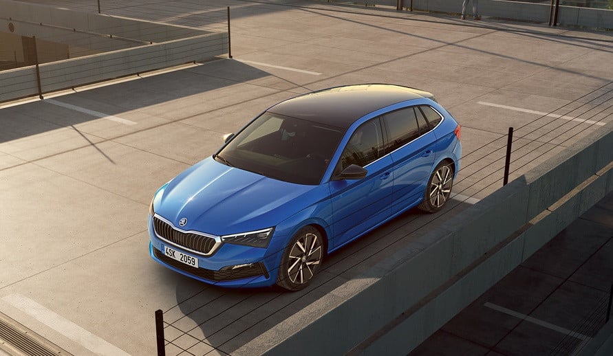 ŠKODA Scala na venkovním parkovišti