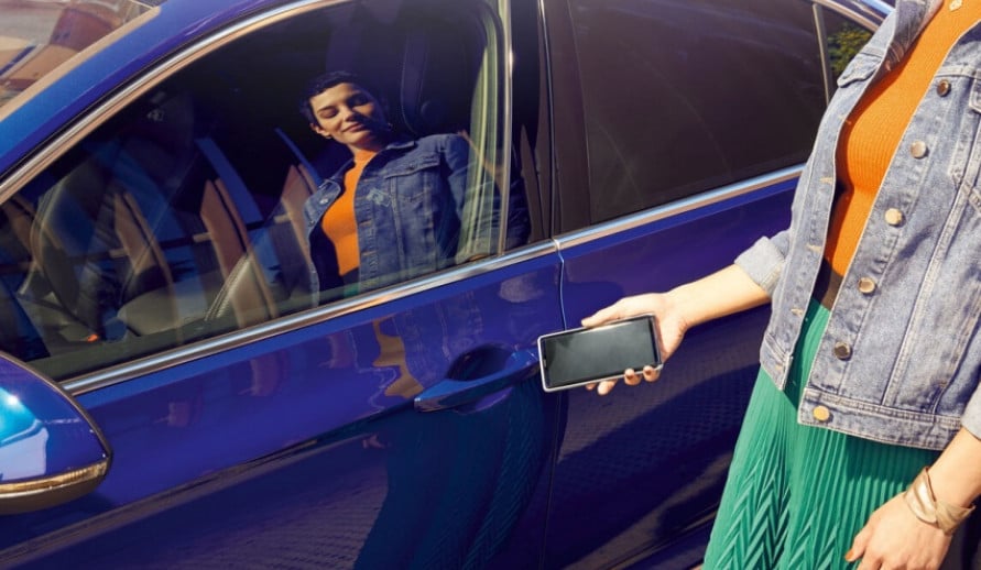 VOLKSWAGEN PASSAT VARIANT ukázkový obrázek pro znázornění otevírání pomocí chytrého mobilního telefonu