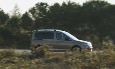 VOLKSWAGEN CADDY CARGO v pohybu na silnici