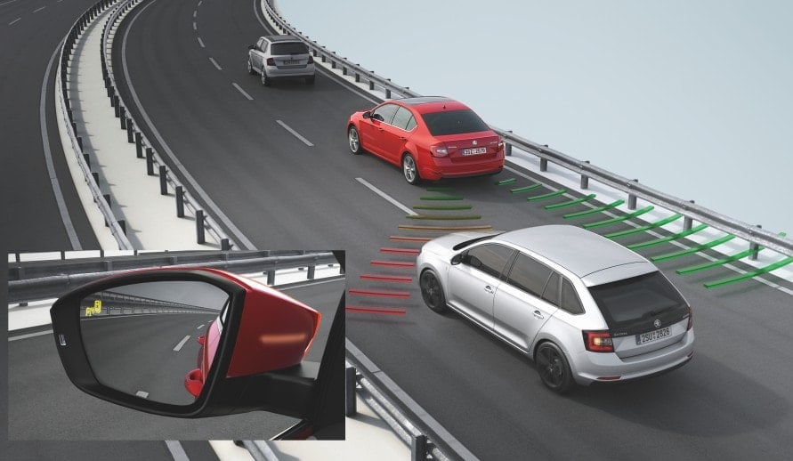 ŠKODA Octavia Combi - ukázka hlídání mrtvých úhlů (Blind Spot Detect)