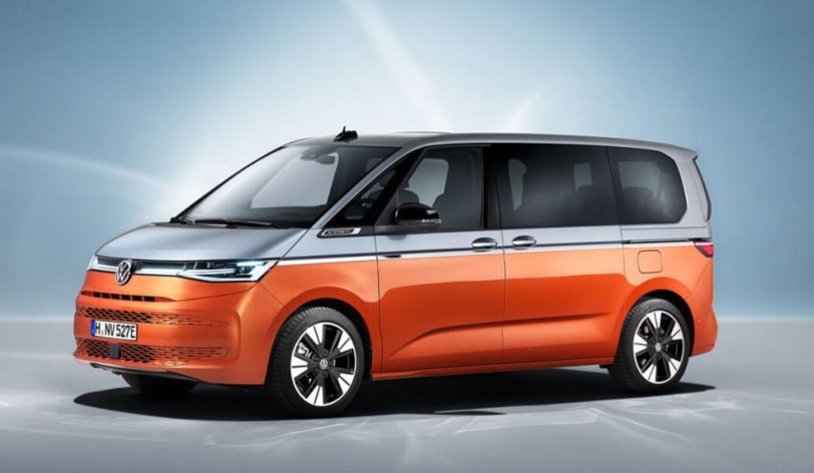 NOVÝ VOLKSWAGEN MULTIVAN přední a boční pohled na vůz