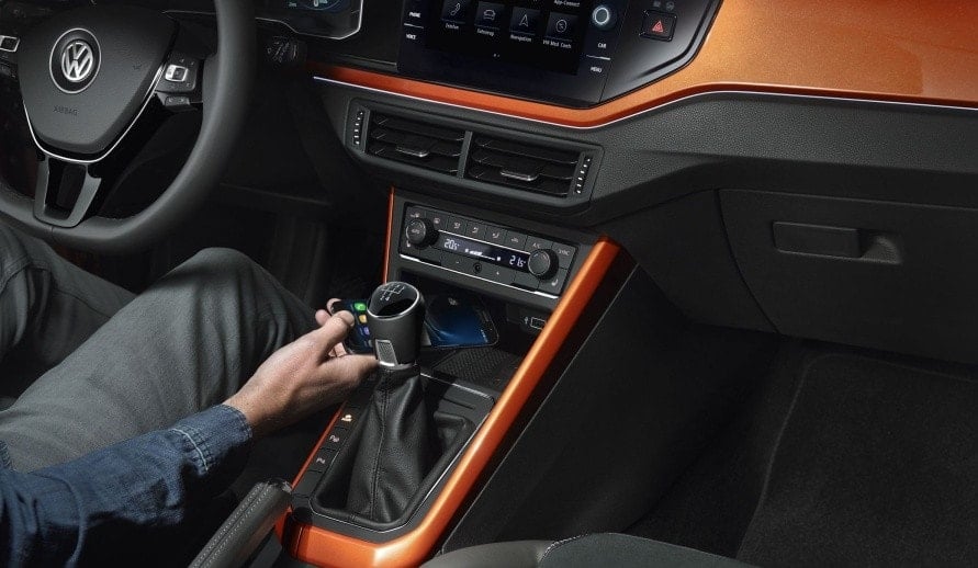 VOLKSWAGEN POLO úložný prostor pro mobilní telefon