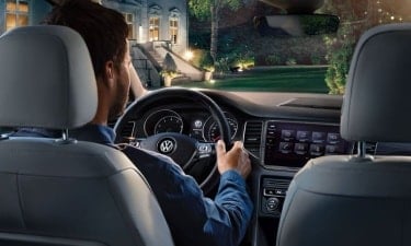 VOLKSWAGEN GOLF SPORTSVAN vnitřní pohled na řidiče a palubní desku