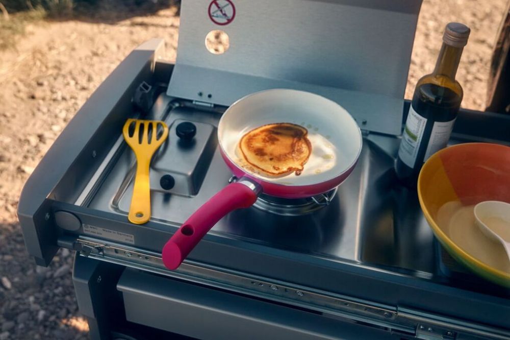 Vařič, kuchyňka ve voze Volkswagen Caddy California