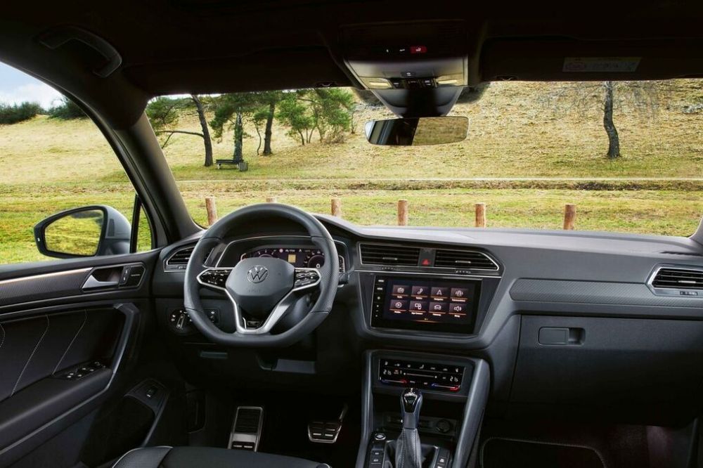 Volant a palubní deska řidiče VW Tiguan Allspace