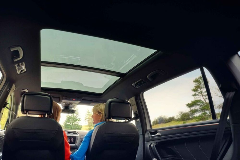 Panoramatické střešní okno vozu Volkswagen Tiguan Allspace
