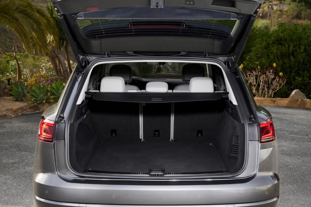 Volkswagen Touareg pohled na interiér zavazadlového prostoru