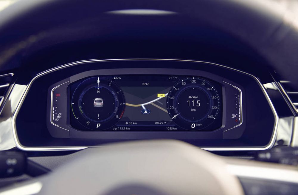 Volkswagen Passat Variant - detail displeje s navigací 