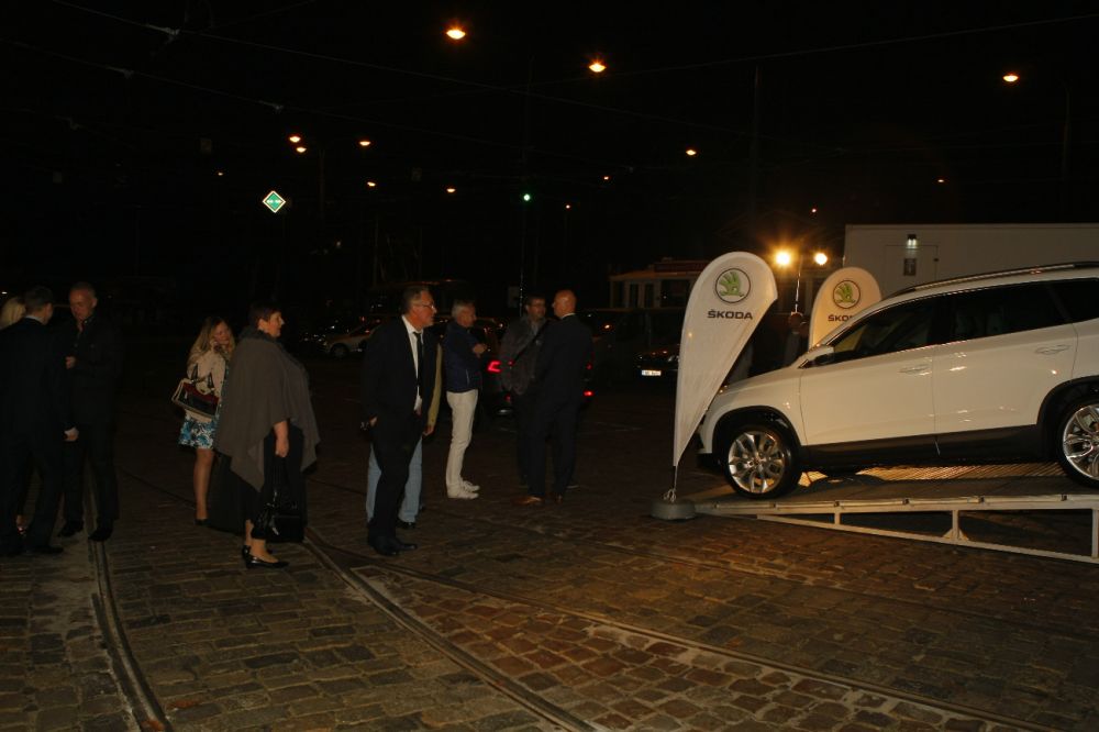 ŠKODA KAROQ představení vozu, hosté a boční pohled na vůz Karoq