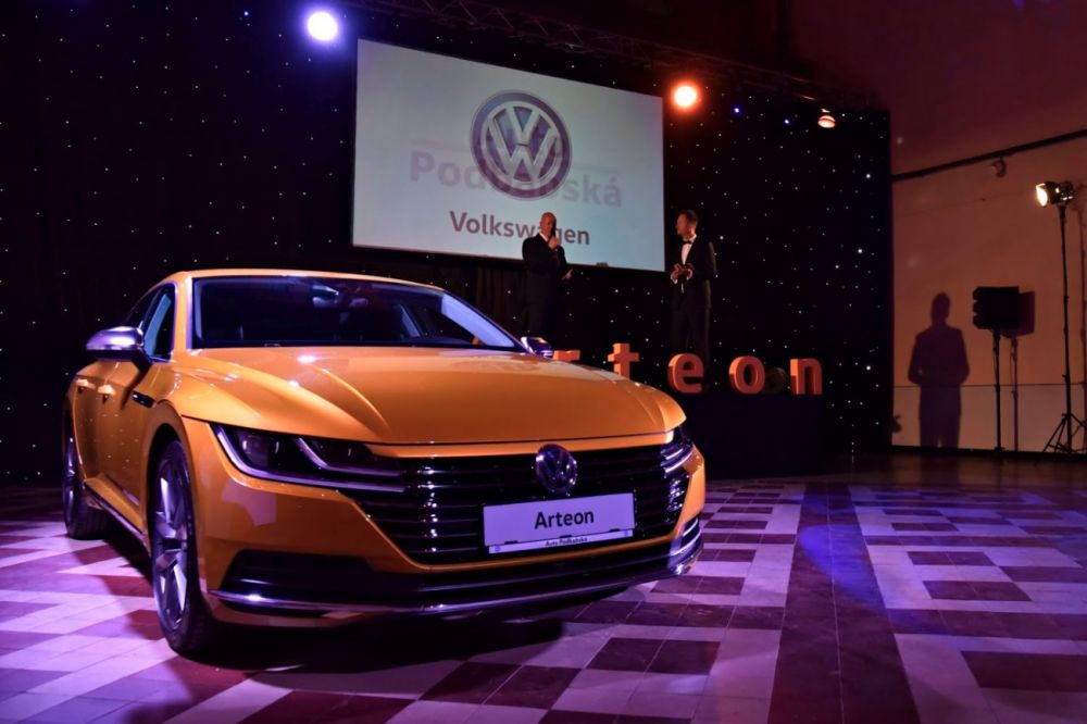 Volkswagen Arteon přední pohled slavnostní odhalení