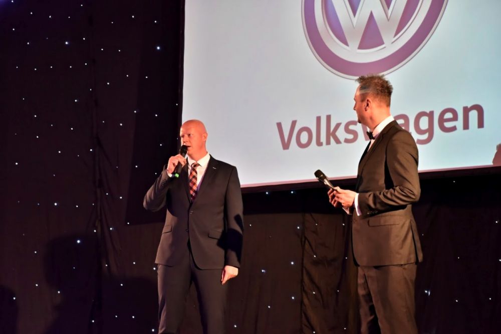 Volkswagen Arteon komentátoři uvádějí slavnostní zahájení