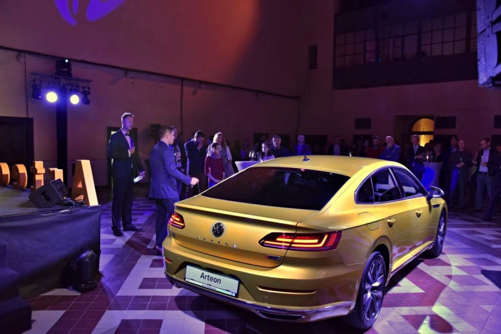 Volkswagen Arteon zadní pohled slavnostní odhalení
