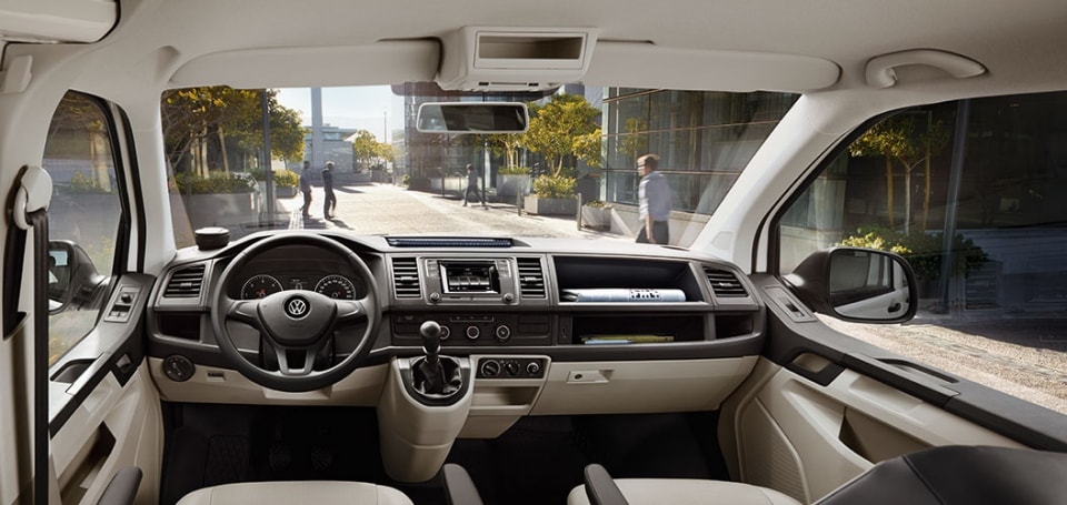 Volkswagen Transporter přední sedadla, multifunkční volant a palubní deska
