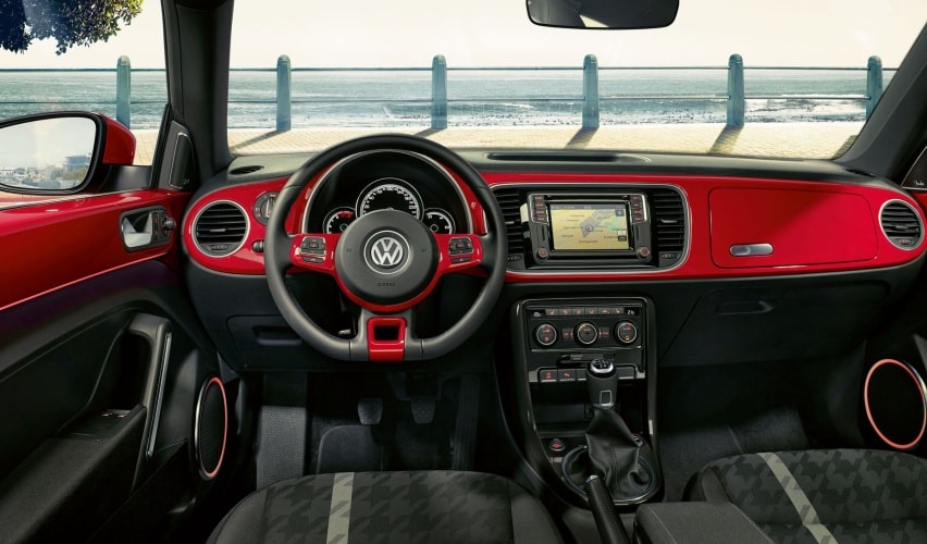 Volkswagen Beetle Cabriolet multifunkční volant a palubní deska