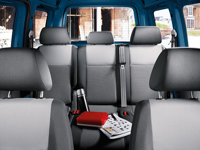 Volkswagen Caddy kombi vnitřní pohled na přední a zadní sedačky