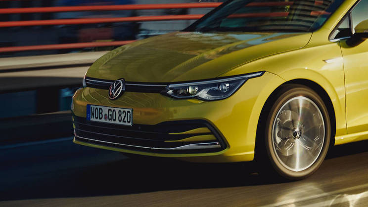 Volkswagen Golf - přední maska vozu se světly a nárazníkem