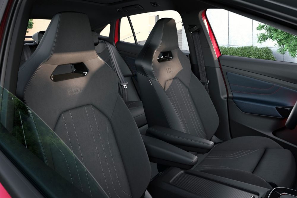 Volkswagen ID.5 GTX - pohled na přední sedadla 