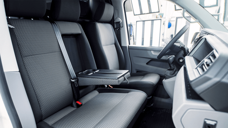Volkswagen Multivan 6.1 - interiér, přední sedačky 