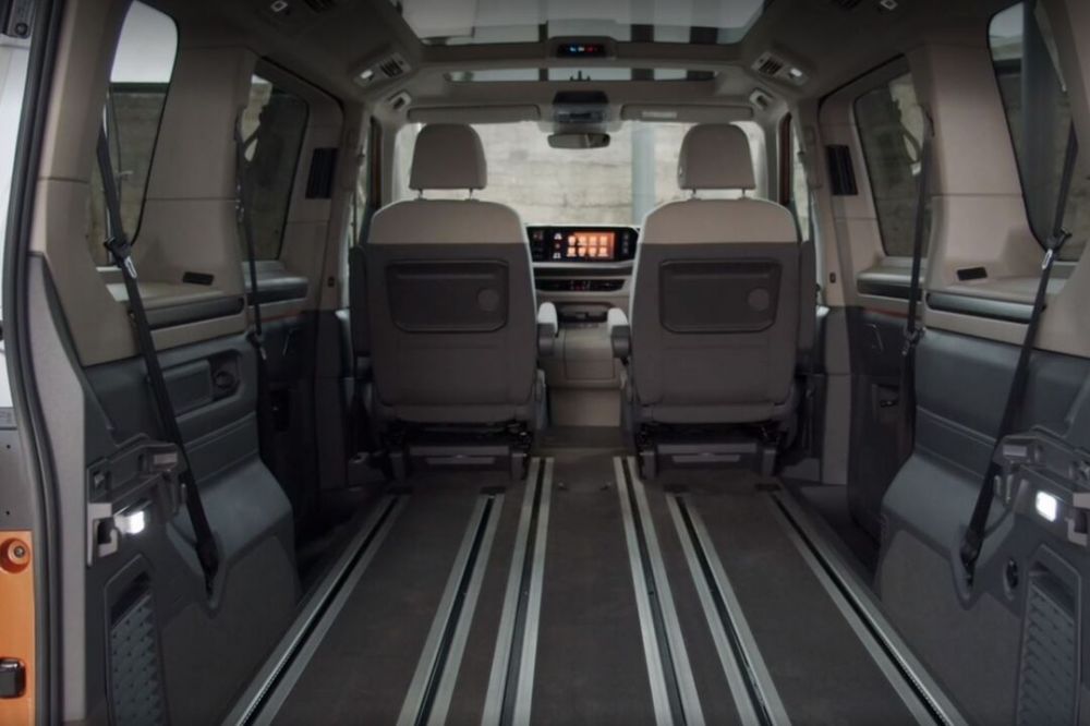 Volkswagen Multivan - interiér bez zadních sedaček
