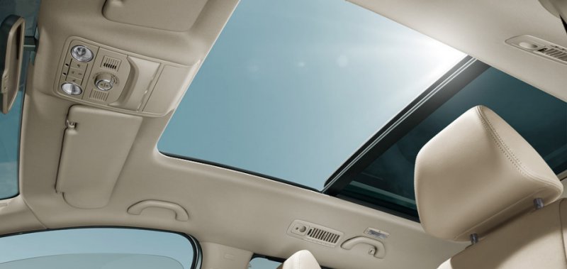 Volkswagen Sharan - panoramatické střešní okno