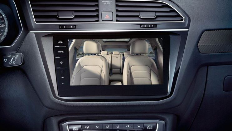 Volkswagen Tiguan Allspace detail na středový infotainment