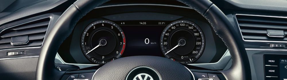 Volkswagen Tiguan Allspace detail na kokpit řidiče