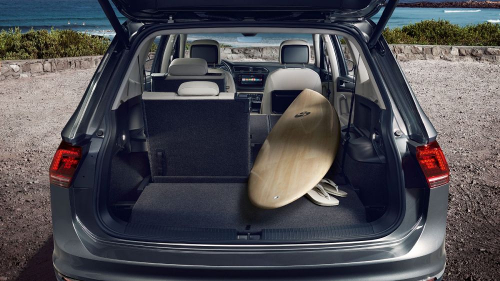 Volkswagen Tiguan Allspace zavazadlový prostor a složená zadní sedačka