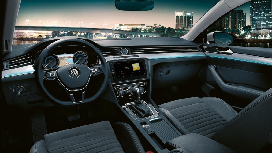Volkswagen Tiguan přední sedačky, multifunkční volant a palubní deska