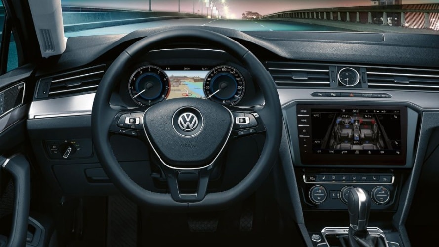 Volkswagen Tiguan multifunkční volant a palubní deska