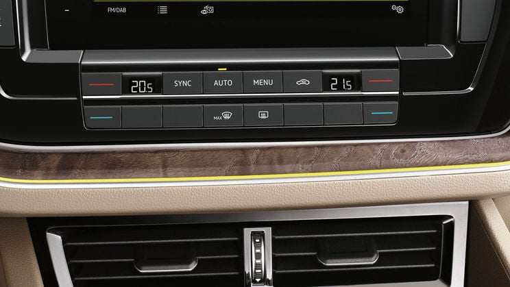 Volkswagen Touareg - detail automatická klimatizace