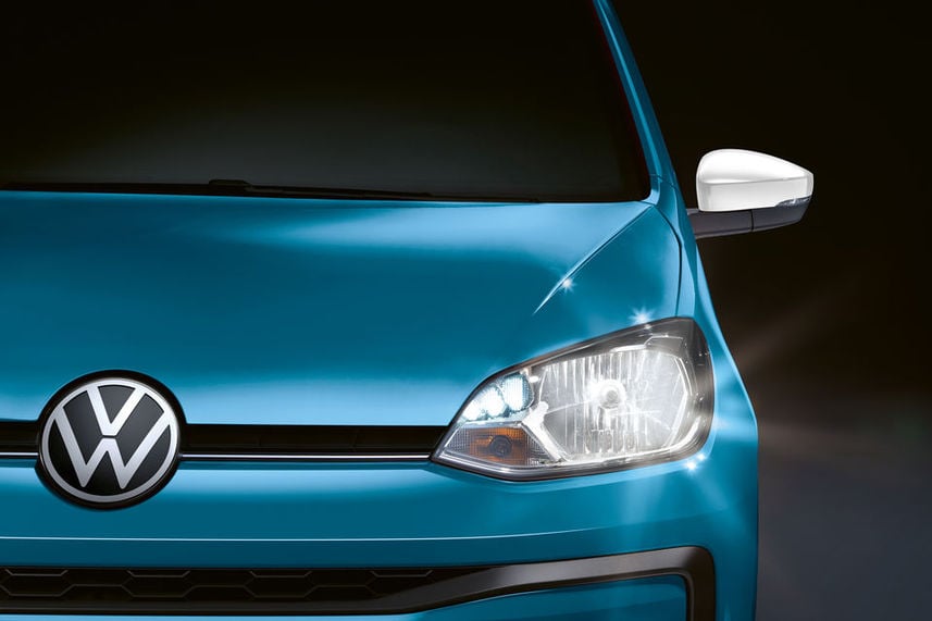 Volkswagen up! detail předního světla a část přední masky
